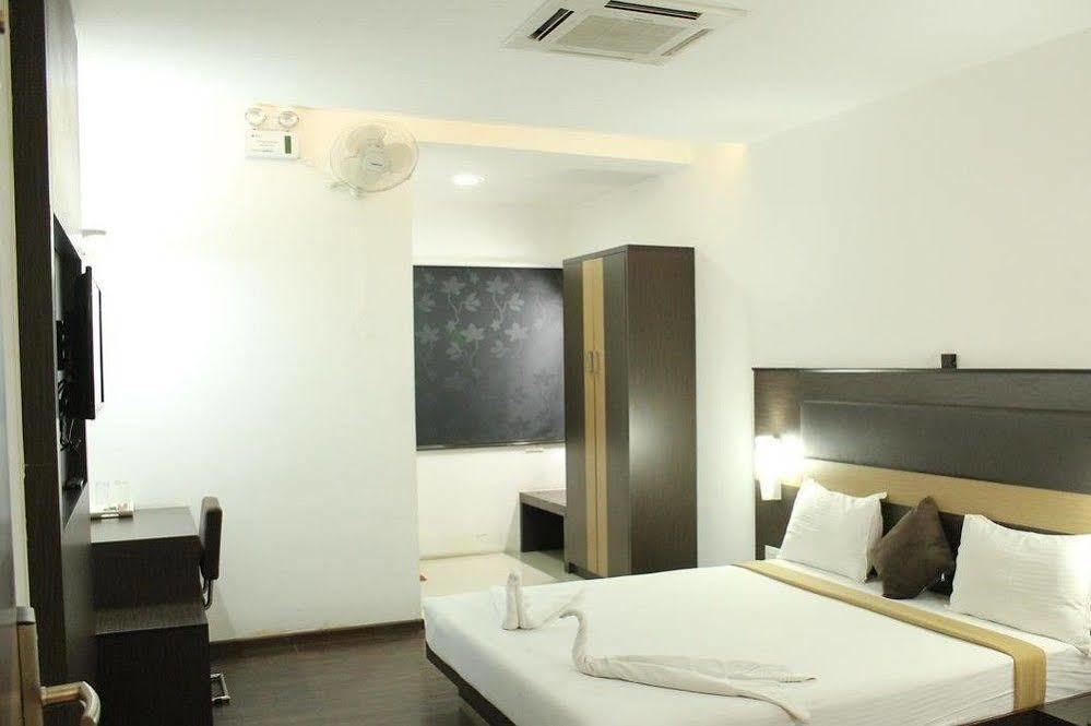 Hotel The Home Tiruppur Exterior photo